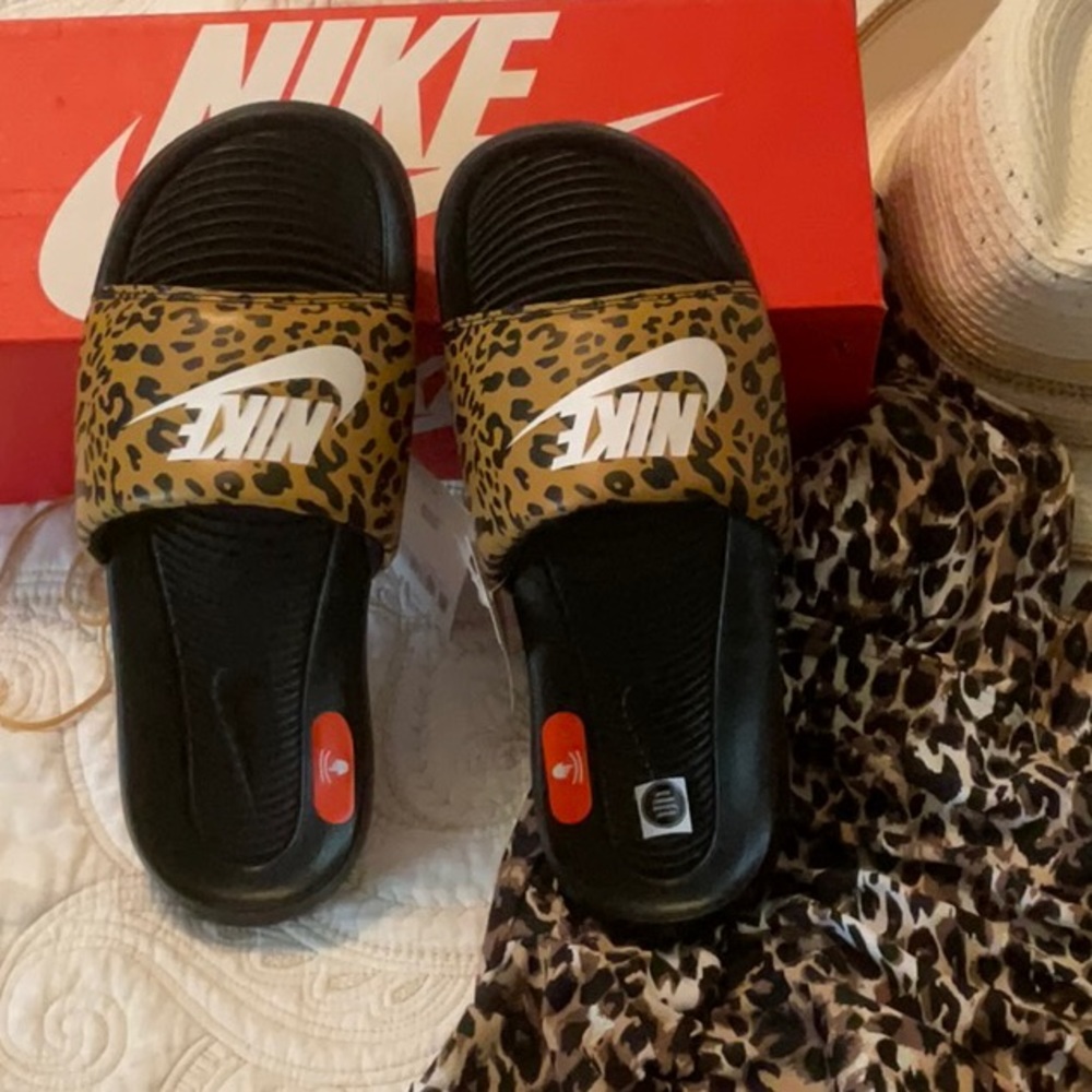 Nike slides size 8 - Picture 3 of 4